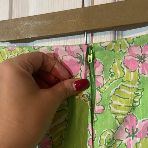 Lilly Pulitzer miniskirt seahorse design. Size 4. Green and pink - Picture 4 of 13